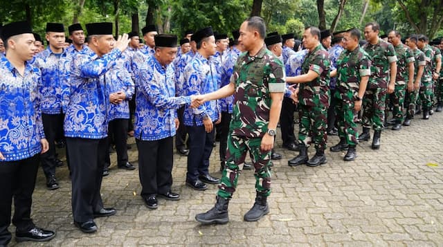 Panglima TNI Berangkatkan Umrah 707 Prajurit Berprestasi Panglima TNI Berangkatkan Umrah 707 Prajurit Berprestasi