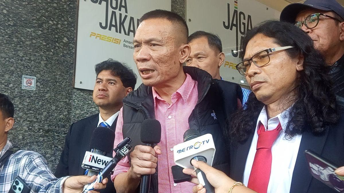 Rismon Revisi Penelitian Ijazah Jokowi, Siapkan Buku 700 Halaman Rismon Revisi Penelitian Ijazah Jokowi, Siapkan Buku 700 Halaman