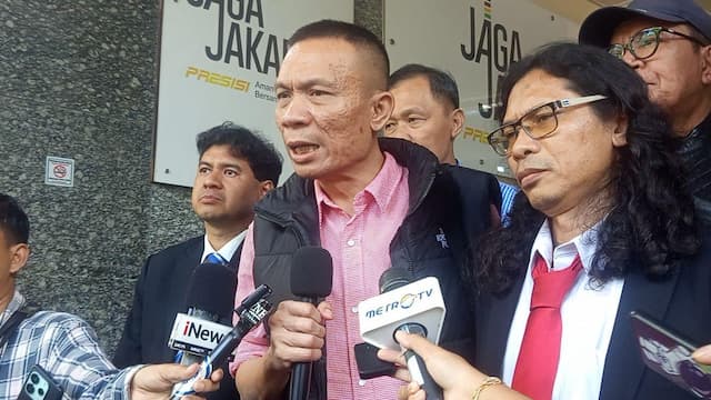 Rismon Revisi Penelitian Ijazah Jokowi, Siapkan Buku 700 Halaman Rismon Revisi Penelitian Ijazah Jokowi, Siapkan Buku 700 Halaman