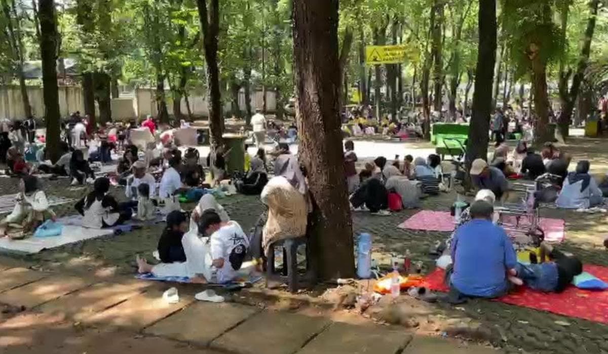 Libur Long Weekend Paskah, Ragunan Dipadati Pengunjung Libur Long Weekend Paskah, Ragunan Dipadati Pengunjung