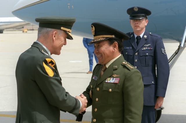 Lahir Terbungkus Ari-Ari Mirip Anak Gajah, Bayi Ini Menjelma Jadi Jenderal Nomor 1 TNI AD Lahir Terbungkus Ari-Ari Mirip Anak Gajah, Bayi Ini Menjelma Jadi Jenderal Nomor 1 TNI AD