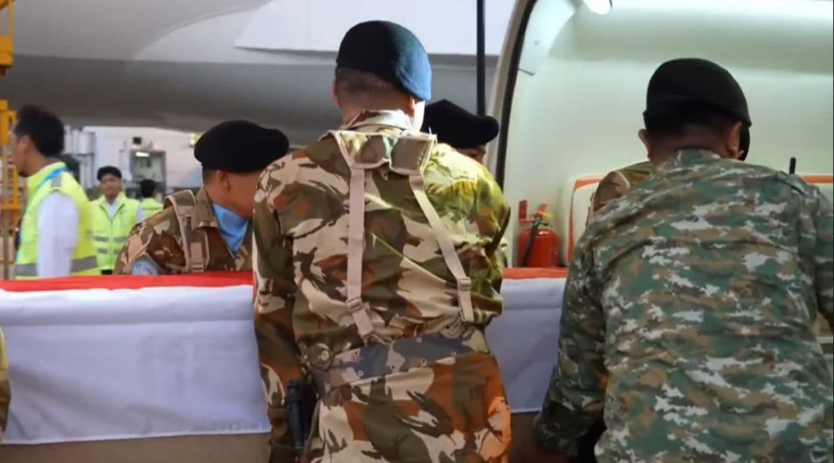 Detik-Detik 3 Jenazah Prajurit TNI yang Gugur di Lebanon Tiba di Indonesia Diselimuti Merah Putih Detik-Detik 3 Jenazah Prajurit TNI yang Gugur di Lebanon Tiba di Indonesia Diselimuti Merah Putih