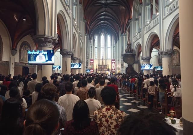 Misa Paskah di Katedral Angkat Tema Pertobatan Ekologis, Begini Suasananya Misa Paskah di Katedral Angkat Tema Pertobatan Ekologis, Begini Suasananya