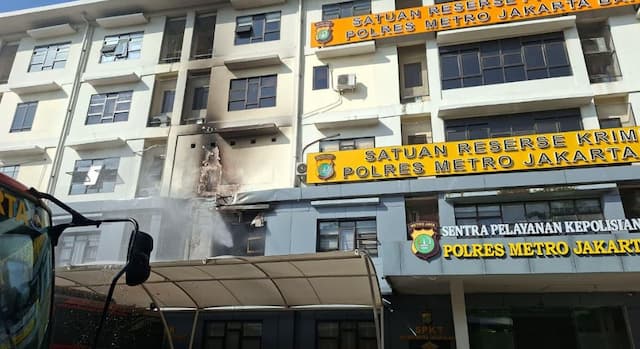 Kebakaran Polres Jakbar: Polisi Ungkap 1 Ruangan Terdampak, Tak Ada Dokumen Penting Kebakaran Polres Jakbar: Polisi Ungkap 1 Ruangan Terdampak, Tak Ada Dokumen Penting