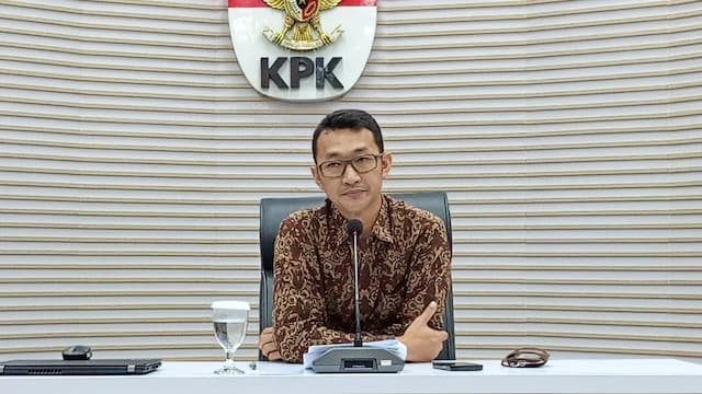 Empat Pegawai KPK Gadungan Ditangkap di Jakbar, USD 17.400 Disita Empat Pegawai KPK Gadungan Ditangkap di Jakbar, USD 17.400 Disita