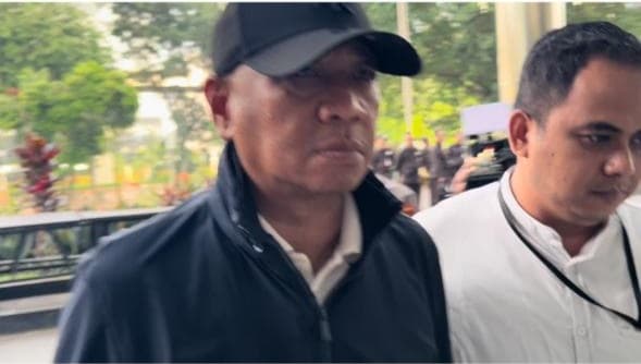 Bupati Tulungagung Gatut Sunu Wibowo Tiba di KPK Usai Terjaring OTT Bupati Tulungagung Gatut Sunu Wibowo Tiba di KPK Usai Terjaring OTT
