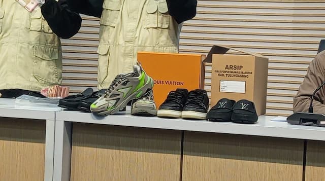 Duh! Uang Hasil Pemerasan Bupati Tulungagung untuk Beli Sepatu Mewah hingga THR ke Forkopimda Duh! Uang Hasil Pemerasan Bupati Tulungagung untuk Beli Sepatu Mewah hingga THR ke Forkopimda