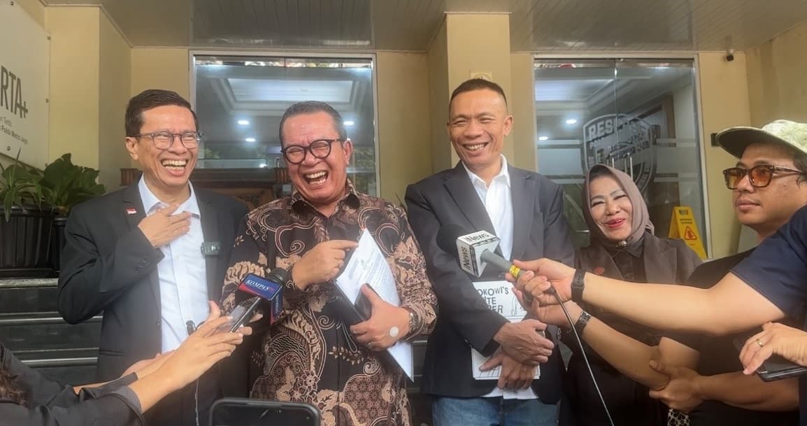 Rismon Sianipar Terima SP3 Kasus Ijazah Jokowi, Kini Bisa Tidur Nyenyak Sambil Tertawa Rismon Sianipar Terima SP3 Kasus Ijazah Jokowi, Kini Bisa Tidur Nyenyak Sambil Tertawa