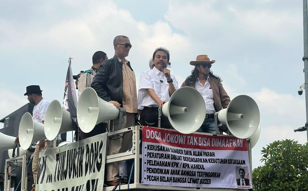 Orasi di Atas Mobil Komando, Roy Suryo Bantah Tak Hafal Lagu Kebangsaan Orasi di Atas Mobil Komando, Roy Suryo Bantah Tak Hafal Lagu Kebangsaan