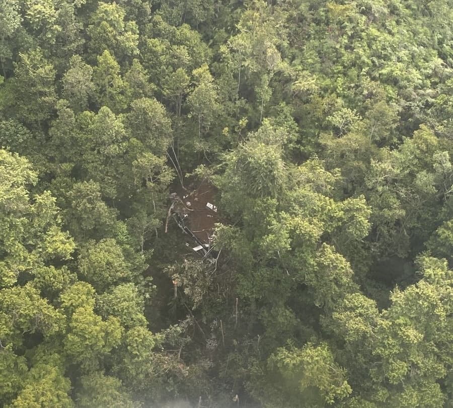 Tim SAR Temukan Ekor Helikopter PK-CFX Hilang Kontak di Sekadau Kalbar Tim SAR Temukan Ekor Helikopter PK-CFX Hilang Kontak di Sekadau Kalbar