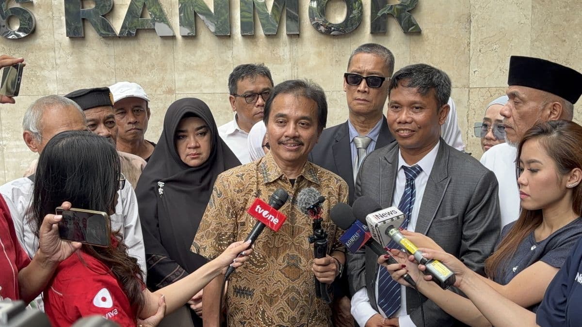 Polda Metro: Kasus Ijazah Jokowi dengan Tersangka Roy Suryo-Tifa Berlanjut, Berkas Perkara Dilimpahkan! Polda Metro: Kasus Ijazah Jokowi dengan Tersangka Roy Suryo-Tifa Berlanjut, Berkas Perkara Dilimpahkan!