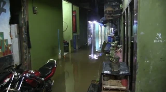 21 RT di Jakarta Tergenang Banjir Pagi Ini Imbas Luapan Kali Ciliwung 21 RT di Jakarta Tergenang Banjir Pagi Ini Imbas Luapan Kali Ciliwung