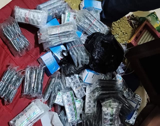 Polisi Bongkar Peredaran Obat Keras Ilegal di Jaksel, 3 Pelaku Ditangkap Polisi Bongkar Peredaran Obat Keras Ilegal di Jaksel, 3 Pelaku Ditangkap