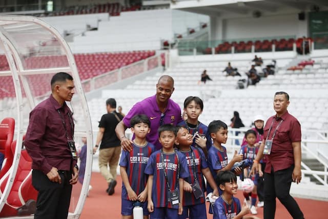 Patrick Kluivert Resmi Absen di Laga Barcelona Legends vs DRX World Legends karena Cedera! Patrick Kluivert Resmi Absen di Laga Barcelona Legends vs DRX World Legends karena Cedera!