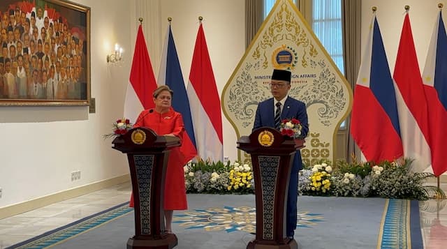 Sugiono Bertemu Menlu Filipina, Bahas Ekonomi hingga Palestina Sugiono Bertemu Menlu Filipina, Bahas Ekonomi hingga Palestina