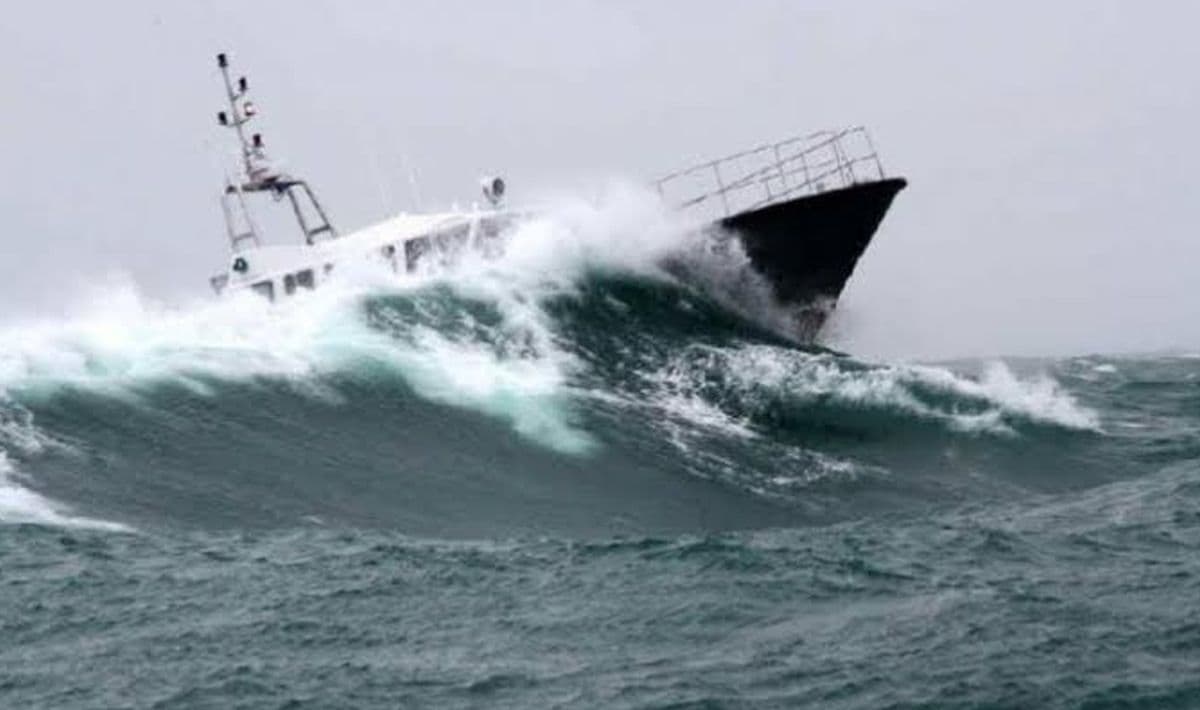 BMKG: Waspada Gelombang Tinggi 4 Meter pada 24-27 April BMKG: Waspada Gelombang Tinggi 4 Meter pada 24-27 April