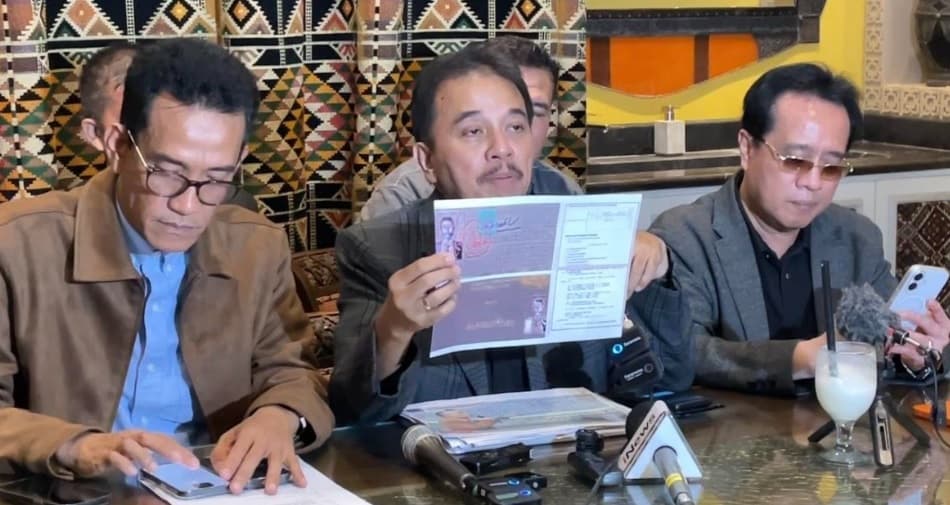 Bongkar Kejanggalan Ijazah Rismon Sianipar, Roy Suryo: Bukan Gadjah Mada tapi Gajhaj Adam! Bongkar Kejanggalan Ijazah Rismon Sianipar, Roy Suryo: Bukan Gadjah Mada tapi Gajhaj Adam!