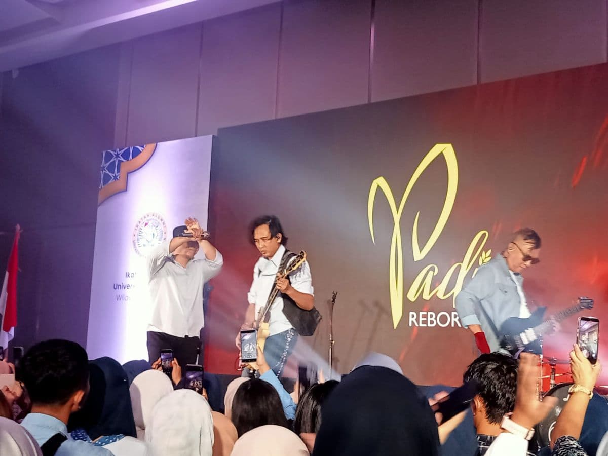 Ratusan Alumni Unair Kumpul Pererat Jejaring di Ibu Kota Ratusan Alumni Unair Kumpul Pererat Jejaring di Ibu Kota