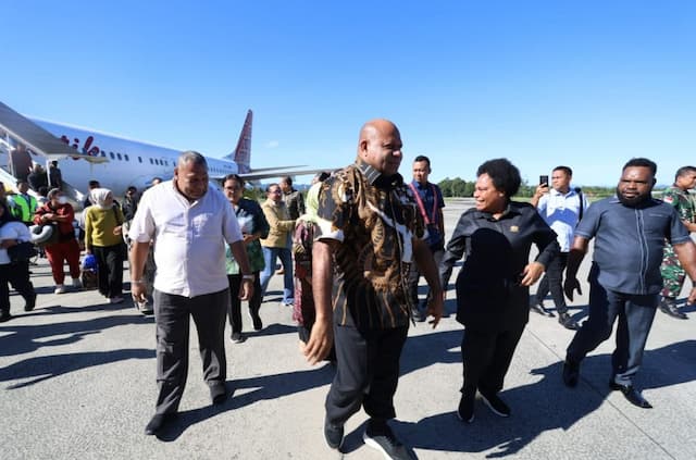 Gubernur Fakhiri Dorong Pemda di Papua Pangkas Ketergantungan pada Pusat Gubernur Fakhiri Dorong Pemda di Papua Pangkas Ketergantungan pada Pusat