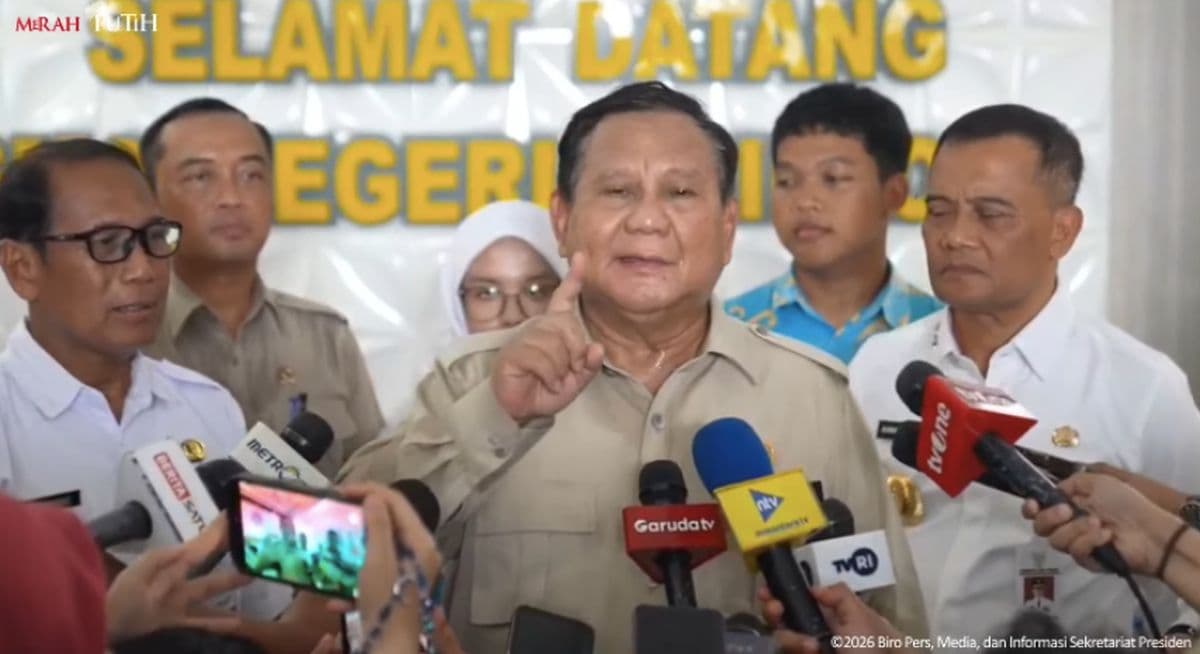 Prabowo Tinjau Revitalisasi Sekolah dan MBG di SMAN 1 Cilacap Prabowo Tinjau Revitalisasi Sekolah dan MBG di SMAN 1 Cilacap