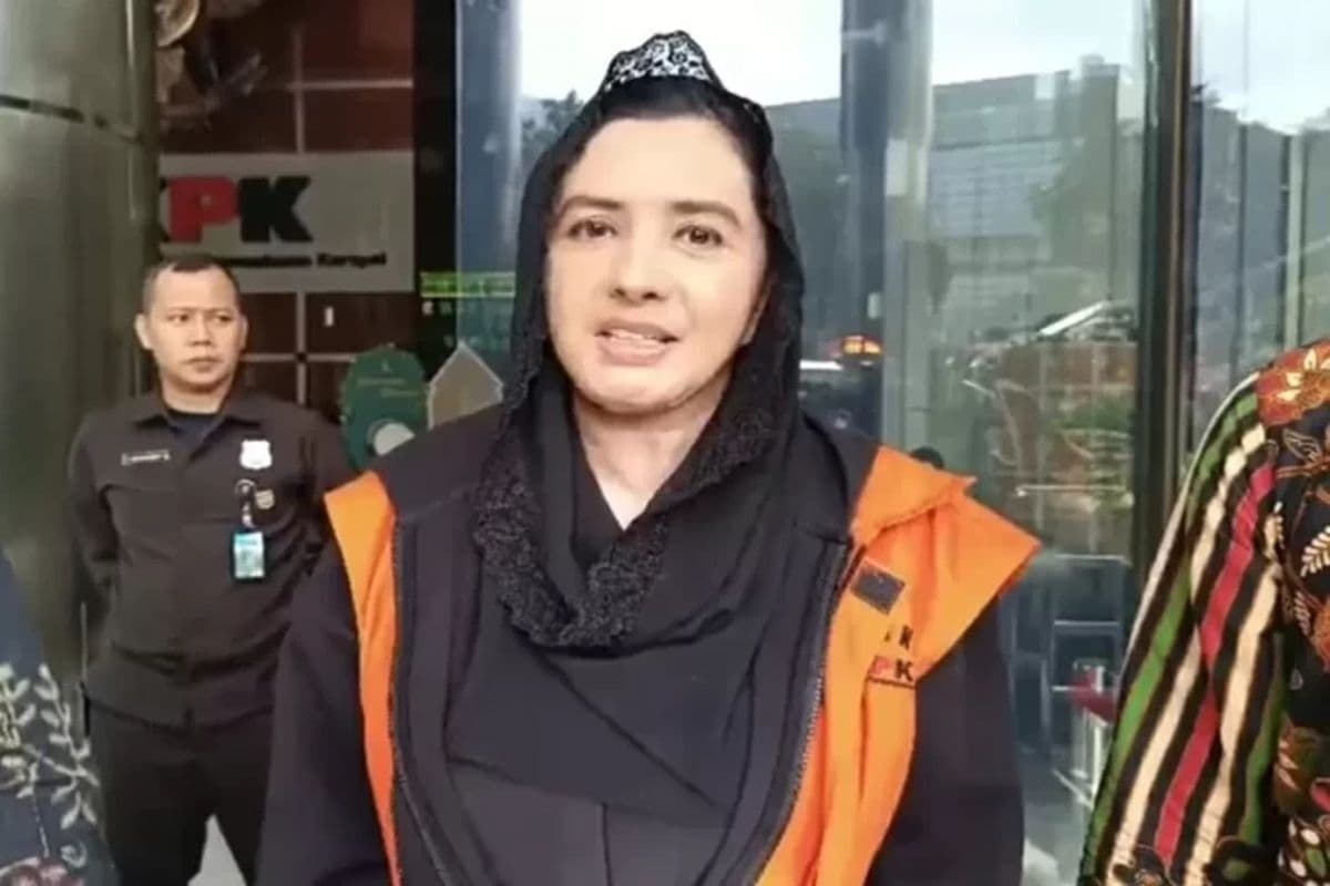 KPK Perpanjang Penahanan Bupati Pekalongan Fadia Arafiq KPK Perpanjang Penahanan Bupati Pekalongan Fadia Arafiq