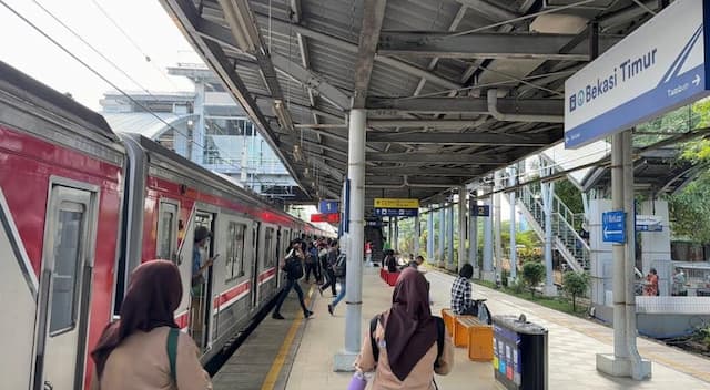 KRL Bekasi-Cikarang Kembali Beroperasi Normal Pasca-Kecelakaan KRL Bekasi-Cikarang Kembali Beroperasi Normal Pasca-Kecelakaan