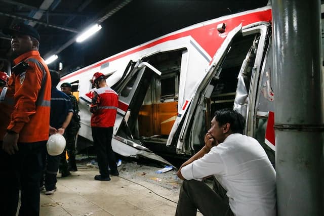 Mengintip Kisaran Gaji dan Tunjangan Dirut KAI Mengintip Kisaran Gaji dan Tunjangan Dirut KAI
