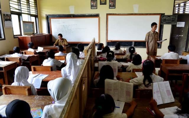 Kemendikdasmen Pastikan Tak Ada PHK Massal Guru Non-ASN di 2027 Kemendikdasmen Pastikan Tak Ada PHK Massal Guru Non-ASN di 2027