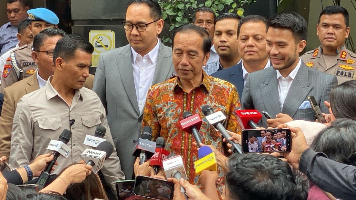 Berkas Roy Suryo Cs Dilimpahkan, Kubu Jokowi: Pak Kajari Saya Minta Tolong Segera Dipelajari! Berkas Roy Suryo Cs Dilimpahkan, Kubu Jokowi: Pak Kajari Saya Minta Tolong Segera Dipelajari!