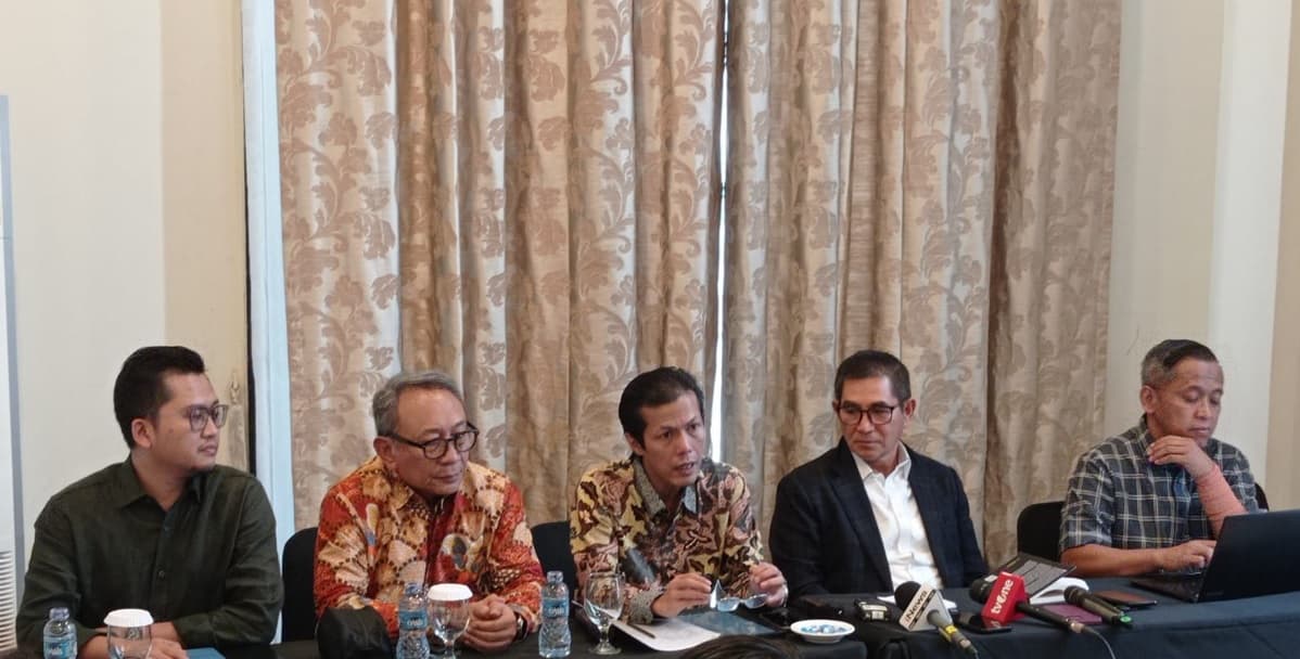 Hamdan Zoelva Ungkap Kejanggalan Sidang Banding Kerry Adrianto Anak Riza Chalid Hamdan Zoelva Ungkap Kejanggalan Sidang Banding Kerry Adrianto Anak Riza Chalid