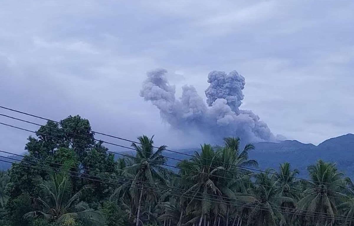 Gunung Dukono Erupsi Pagi Ini, Warga Diimbau Jauhi Kawah Malupang Warirang Gunung Dukono Erupsi Pagi Ini, Warga Diimbau Jauhi Kawah Malupang Warirang