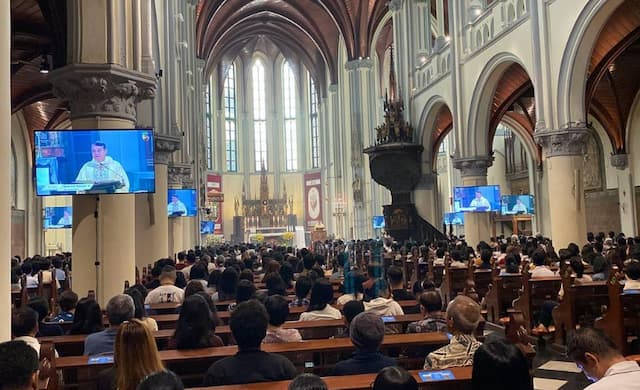 Ibadah Misa Kenaikan Yesus Kristus di Gereja Katedral Berjalan Khidmat Ibadah Misa Kenaikan Yesus Kristus di Gereja Katedral Berjalan Khidmat