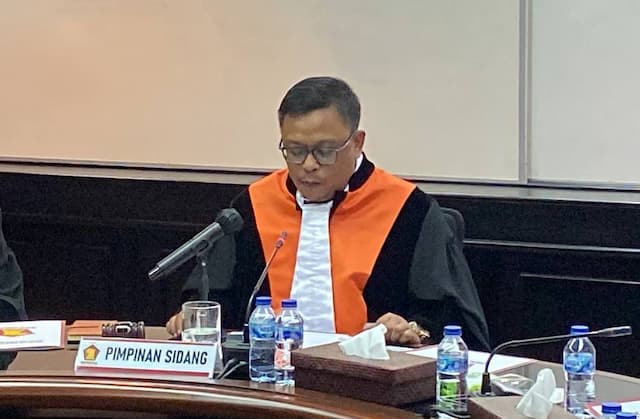 Naik Moge Tanpa Helm dan Tak Punya SIM, Ketua DPRD Kepri Ditegur Gerindra Naik Moge Tanpa Helm dan Tak Punya SIM, Ketua DPRD Kepri Ditegur Gerindra