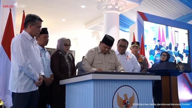 Momen Prabowo Resmikan Museum dan Rumah Singgah Marsinah di Nganjuk Momen Prabowo Resmikan Museum dan Rumah Singgah Marsinah di Nganjuk