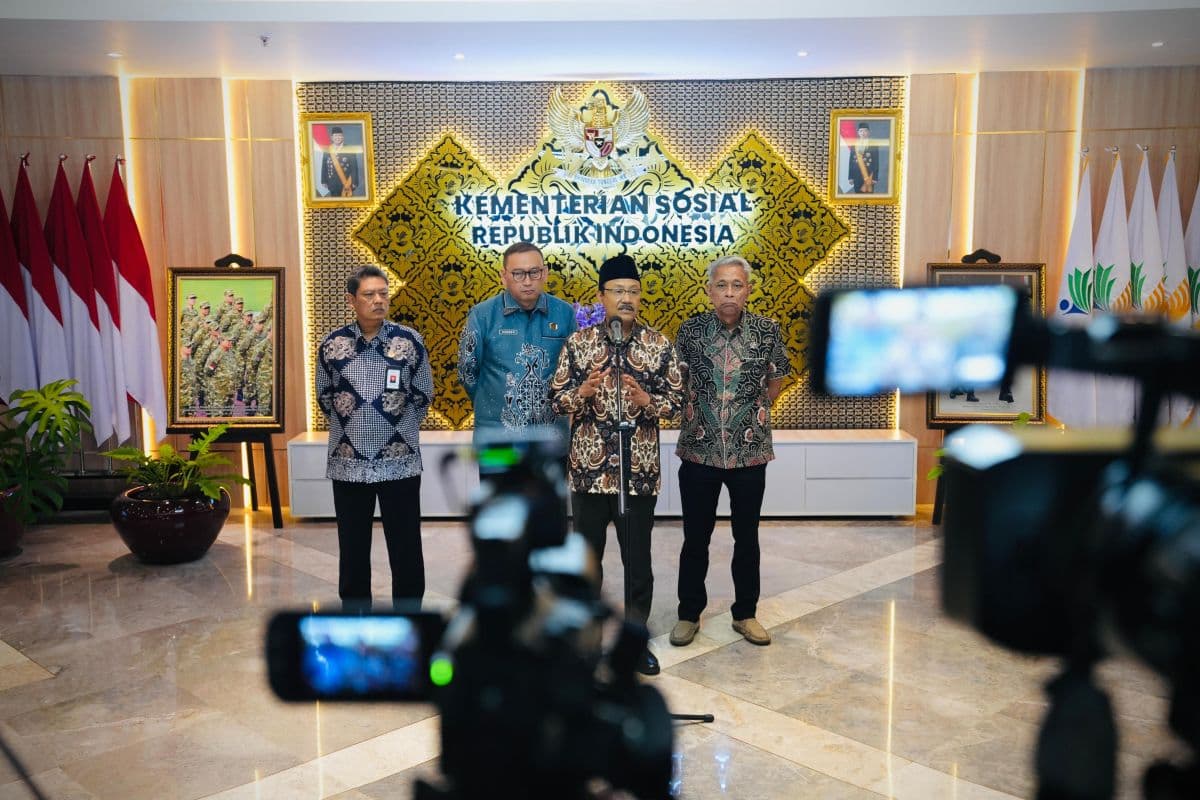 Mensos Kutuk Kiai Cabul di Ponpes Pati: Hukum Seumur Hidup Mensos Kutuk Kiai Cabul di Ponpes Pati: Hukum Seumur Hidup