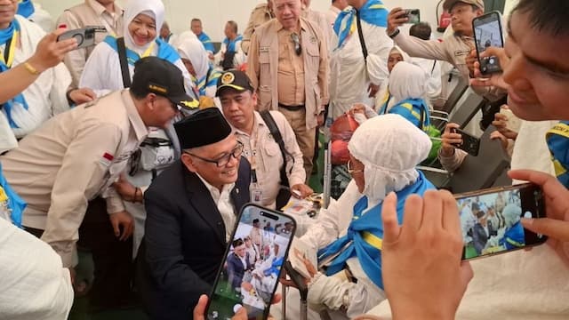 Menhaj Pimpin Kedatangan Amirulhaj Gelombang Kedua di Arab Saudi Menhaj Pimpin Kedatangan Amirulhaj Gelombang Kedua di Arab Saudi