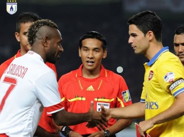 Kisah Legenda Timnas Indonesia Boaz Solossa Lawan Mikel Arteta dan Arsenal pada 2013 Kisah Legenda Timnas Indonesia Boaz Solossa Lawan Mikel Arteta dan Arsenal pada 2013