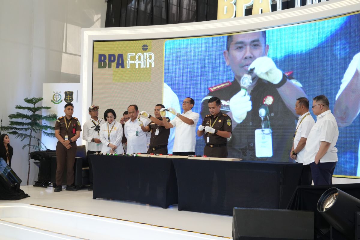 Kejagung Musnahkan 14 Jam Tangan Mewah Milik Terpidana Asabri Jimmy Sutopo, Ternyata Barang KW Kejagung Musnahkan 14 Jam Tangan Mewah Milik Terpidana Asabri Jimmy Sutopo, Ternyata Barang KW