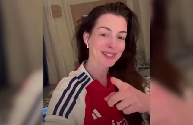 Artis dan Penyanyi Cantik Dunia yang Idolakan Arsenal Artis dan Penyanyi Cantik Dunia yang Idolakan Arsenal