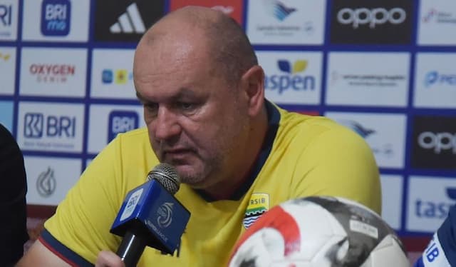 Bojan Hodak: Lupakan Konvoi, Persib Bandung Belum Juara Super League 2025-2026! Bojan Hodak: Lupakan Konvoi, Persib Bandung Belum Juara Super League 2025-2026!