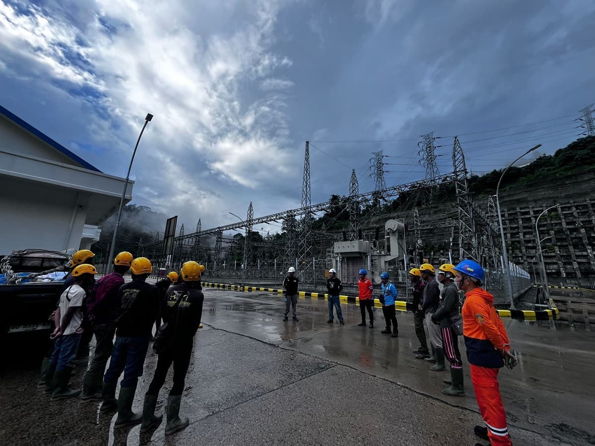 PLN Ungkap Kronologi Blackout di Sumatera, Diawali Gangguan Akibat Cuaca Ekstrem PLN Ungkap Kronologi Blackout di Sumatera, Diawali Gangguan Akibat Cuaca Ekstrem