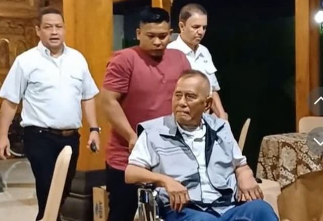 Ryamizard Ryacudu Wafat, Keluarga dan Kerabat Berdatangan ke RSPAD Ryamizard Ryacudu Wafat, Keluarga dan Kerabat Berdatangan ke RSPAD