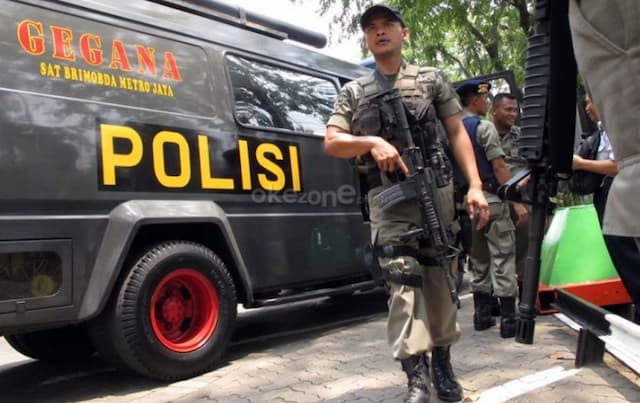 Heboh! Warga Bekasi Timur Temukan Benda Diduga Granat Nanas Heboh! Warga Bekasi Timur Temukan Benda Diduga Granat Nanas