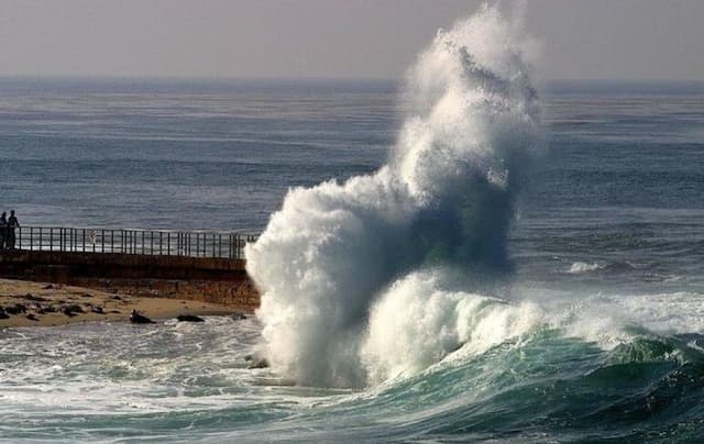 Peristiwa Bersejarah 2 Juni: Tsunami Banyuwangi hingga Kelahiran Tan Malaka Peristiwa Bersejarah 2 Juni: Tsunami Banyuwangi hingga Kelahiran Tan Malaka