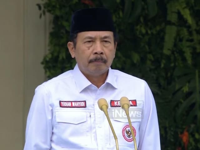 Kepala BPIP Pimpin Upacara Penurunan Bendera Hari Lahir Pancasila Kepala BPIP Pimpin Upacara Penurunan Bendera Hari Lahir Pancasila