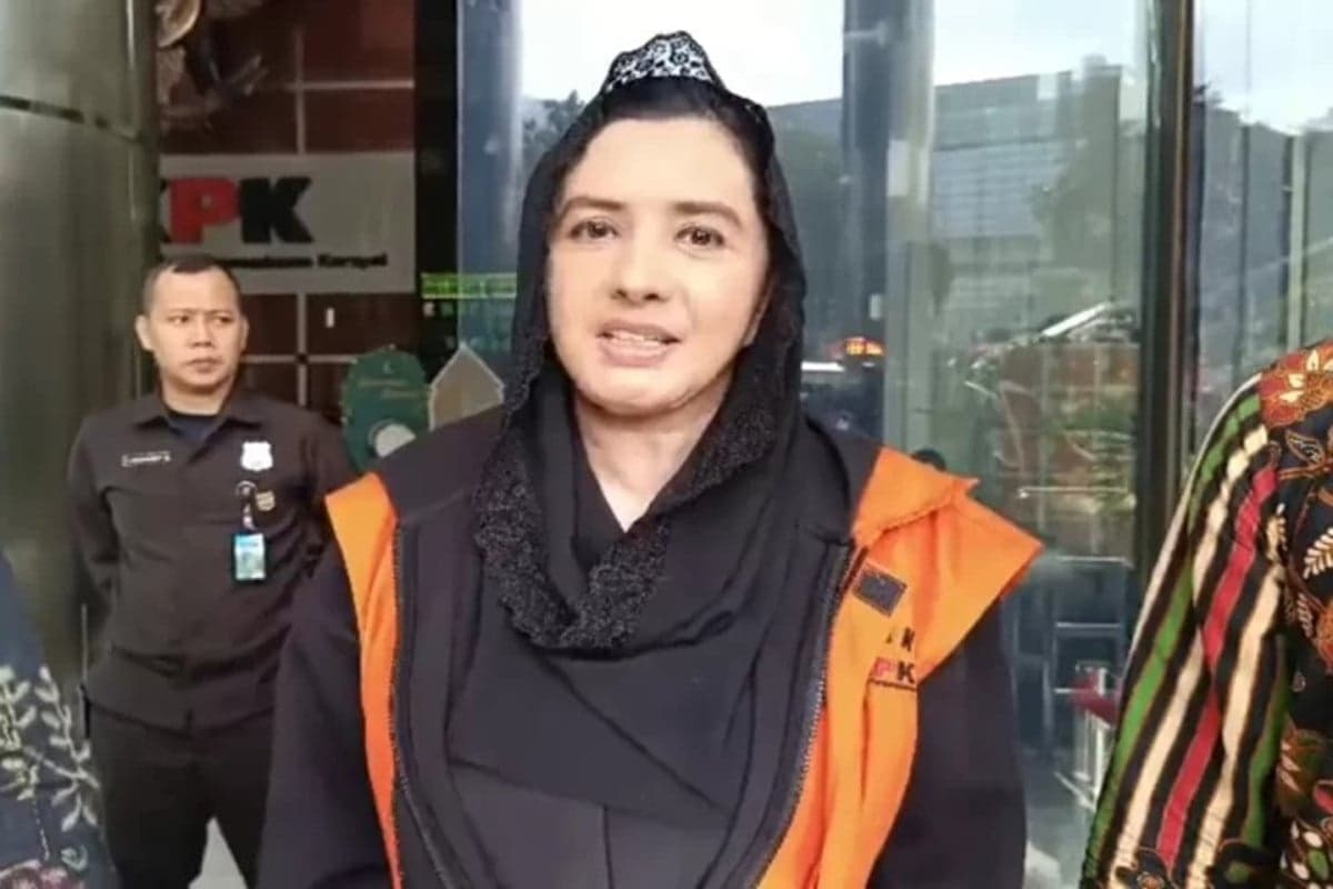 KPK Telusuri Penerimaan Uang Bupati Pekalongan Fadia Arafiq KPK Telusuri Penerimaan Uang Bupati Pekalongan Fadia Arafiq