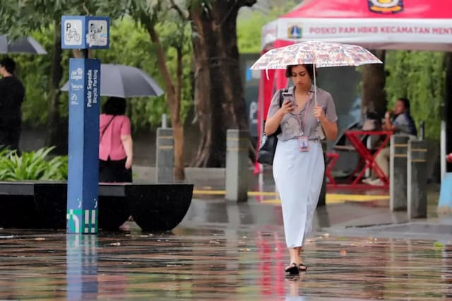 Prakiraan Cuaca BMKG: Sebagian Wilayah Jakarta Hujan Ringan Siang hingga Sore Prakiraan Cuaca BMKG: Sebagian Wilayah Jakarta Hujan Ringan Siang hingga Sore