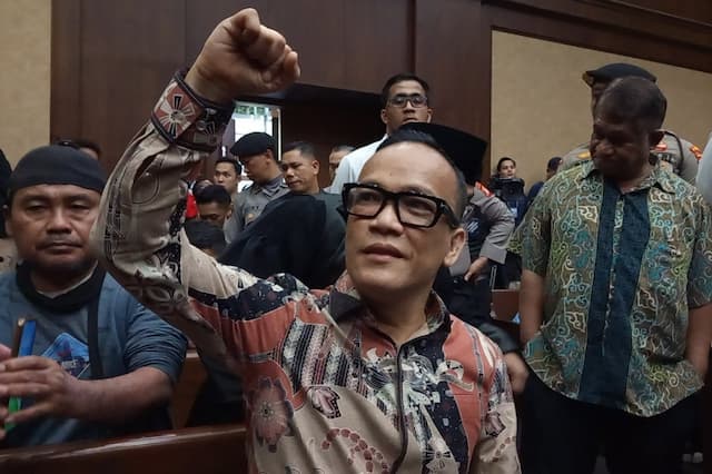 Noel Ebenezer Berharap Dituntut Ringan: Capek juga Kita di Dalam Tahanan Noel Ebenezer Berharap Dituntut Ringan: Capek juga Kita di Dalam Tahanan
