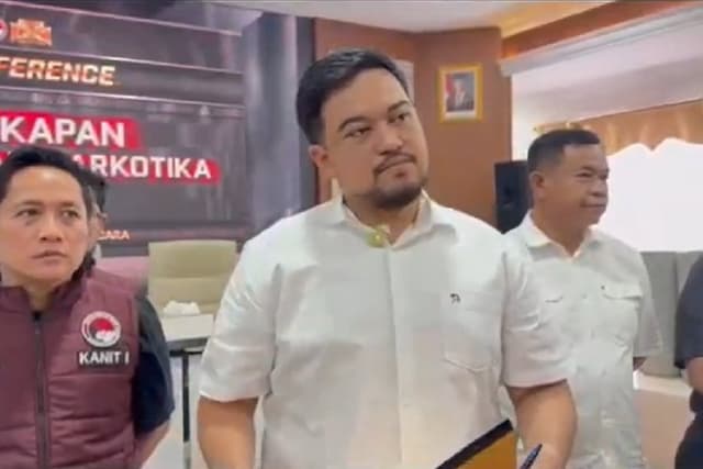 Diduga Perintahkan Ambil Paket Narkoba, Kasat Narkoba Polres Kukar AKP Yohanes Terancam Dipecat Diduga Perintahkan Ambil Paket Narkoba, Kasat Narkoba Polres Kukar AKP Yohanes Terancam Dipecat