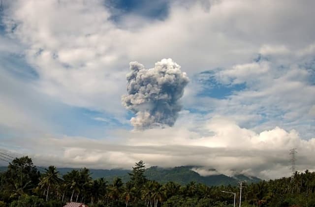 Penyedia Jasa Open Trip Ditetapkan Jadi Tersangka terkait Tewasnya 3 Pendaki Gunung Dukono Imbas Erupsi Penyedia Jasa Open Trip Ditetapkan Jadi Tersangka terkait Tewasnya 3 Pendaki Gunung Dukono Imbas Erupsi